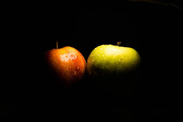 Twee Appels Het Donker — Stockfoto