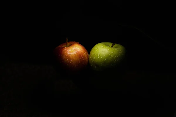 Twee Appels Het Donker — Stockfoto