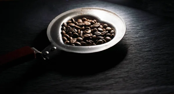 Herzförmige Kaffeebohnen — Stockfoto