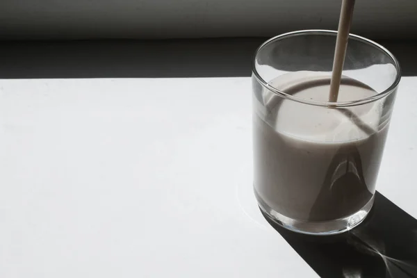 Copo Iogurte Sobre Fundo Branco — Fotografia de Stock