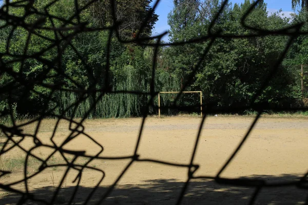 Velho Campo Futebol Atrás Cerca — Fotografia de Stock