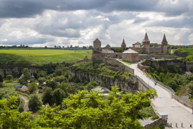 Yaz aylarında Kamyanets-Podilsky kale görünümü