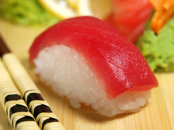 Sushi Tuna Wooden Tray Close — Stock Photo, Image