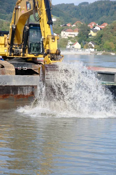 Yellow Excavator for water and mud — Stock Photo, Image