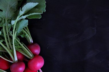 Sebze, sebze, turp, salatalık, domates, sarımsak, siyah arka plan..