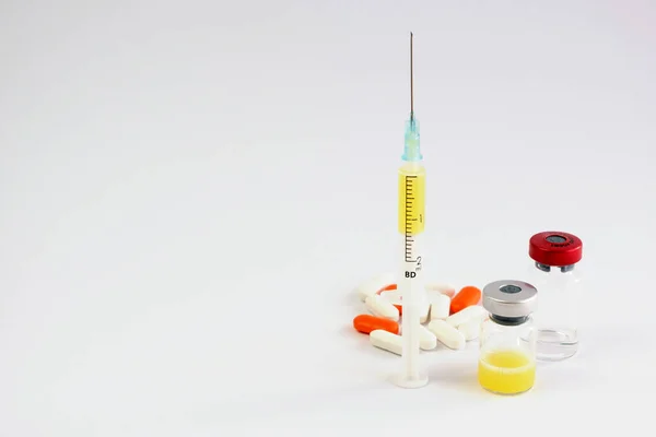 Medical Concept Syringe Pills Antibiotics Jars Medicines Pills Vitamins White — Stock Photo, Image