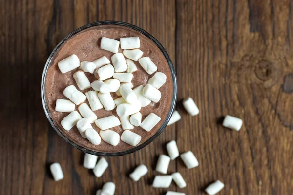 Draufsicht Auf Heiße Schokolade Oder Smoothie Oder Cocktail Mit Marshmallows — Stockfoto