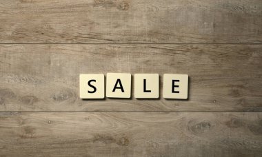 Ahşap masa üzerinde satış sembolü - İllüstrasyon