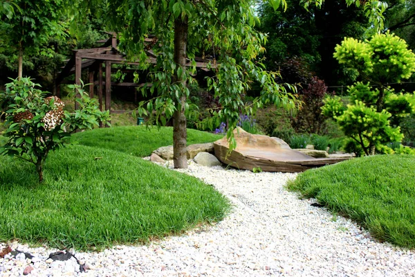Zahradní Design Architektonickými Dekorativními Prvky Zelené Přírodní Jaro Letní Pozadí — Stock fotografie