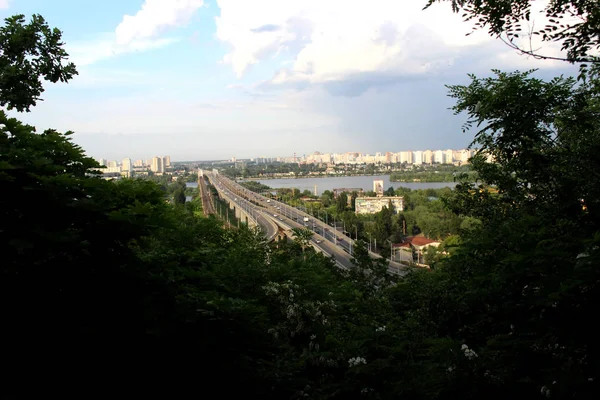 Cityscape Overlooking River Architecture Skyline — Stock Photo, Image