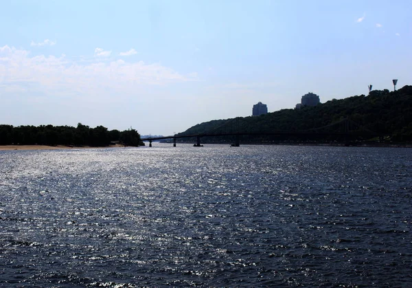 Cityscape River Shiny Water Blue Summer Sky Bridge Background Landscape — Stock Photo, Image