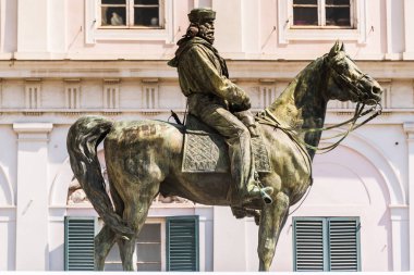 Giuseppe Garibaldi at üzerinde - bronz heykel, Cenova, İtalya