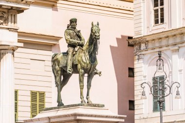 Giuseppe Garibaldi'nin at üzerindeki bronz heykeli, Cenova, İtalya