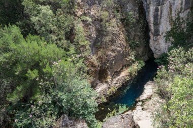 Bahar Sorgenti di Su Gologone - tatlı su kaynağı, Oliena, Nuoro, Sardunya adası, İtalya