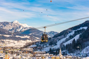 Schladming üzerinde baloons - Schladming-Dachstein bölgesi, Styria, Avusturya, Avrupa kayak kalbi