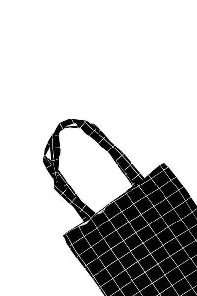 Trendy Einkaufstasche. schwarze Umhängetasche aus Baumwolle. Recyclingkonzept für Umweltschutz. Träger recyceln Lebensmitteltasche. schwarze Baumwolltasche isoliert auf weißem Hintergrund.. — Stockfoto