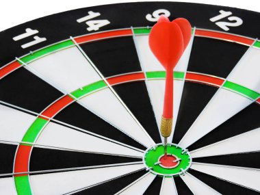 Dart tahtasının hedef merkezinde dart oku isabet. Başarı hedef hedef başarı kavramı arka plan isabet. Dart ve dart tahtası. Dart okunun yakın çekimi. Pazarlama konsepti. Dart Tahtası.
