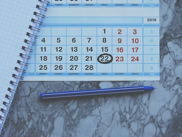 Desk calendar with days and dates.Top view — Stock Photo, Image