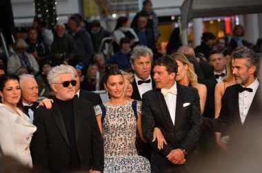 Nora Navas, Pedro Almodovar, Penelope Cruz, Antonio Banderas & Leonardo Sbaraglia