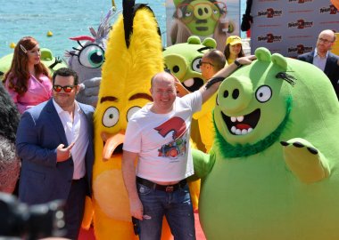  Sonia Plakidyuk, Josh Gad & Sergey Burunov