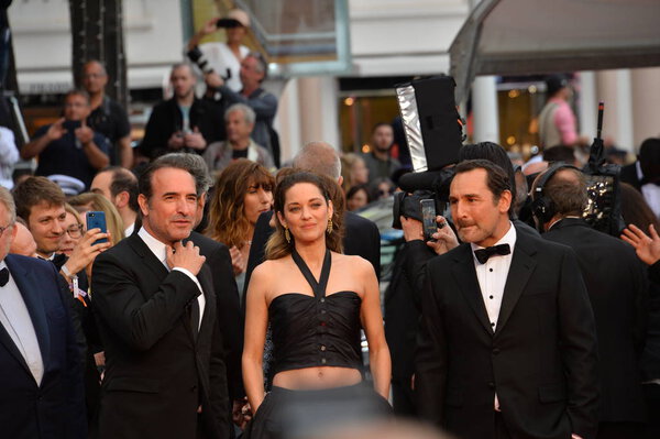 Lellouche, Marion Cotillard & Jean Dujardin
