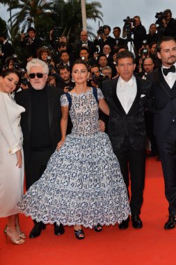 Nora Navas, Pedro Almodovar, Penelope Cruz & Antonio Banderas;