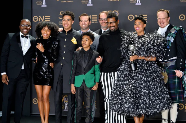 Blackish, Courtney Lilly, Yara Shahidi, Marcus Scribner, Miles Brown, Jeff Meacham, Jonathan Groff, Dean Cole, Tracee Ellis Ross & Peter McKenzie — Stockfoto