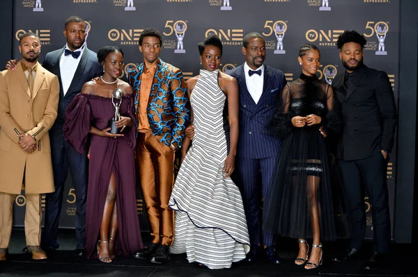 Pantera Negra, Michael B. Jordan, Winston Duke, Lupita Nyong 'o, Chadwick Boseman, Danai Gurira, Sterling K. Brown, Letitia Wright & Ryan Coogler — Fotografia de Stock