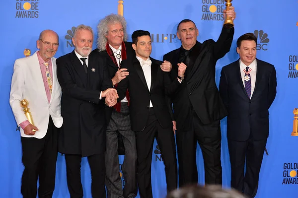 Jim Beach, Roger Taylor e Brian May dei Queen, Rami Malek, Graham King & Mike Myers — Foto Stock