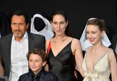 Demian Bichir, Ağustos Maturo, Bonnie Aarons & Taissa Farmiga