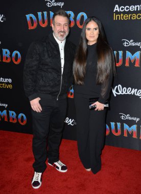 Joey Fatone & Izabel Araujo