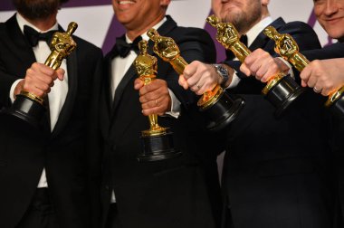 Bob Persichetti, Peter Ramsey, Rodney Rothman, Phil Lord & Christopher Miller