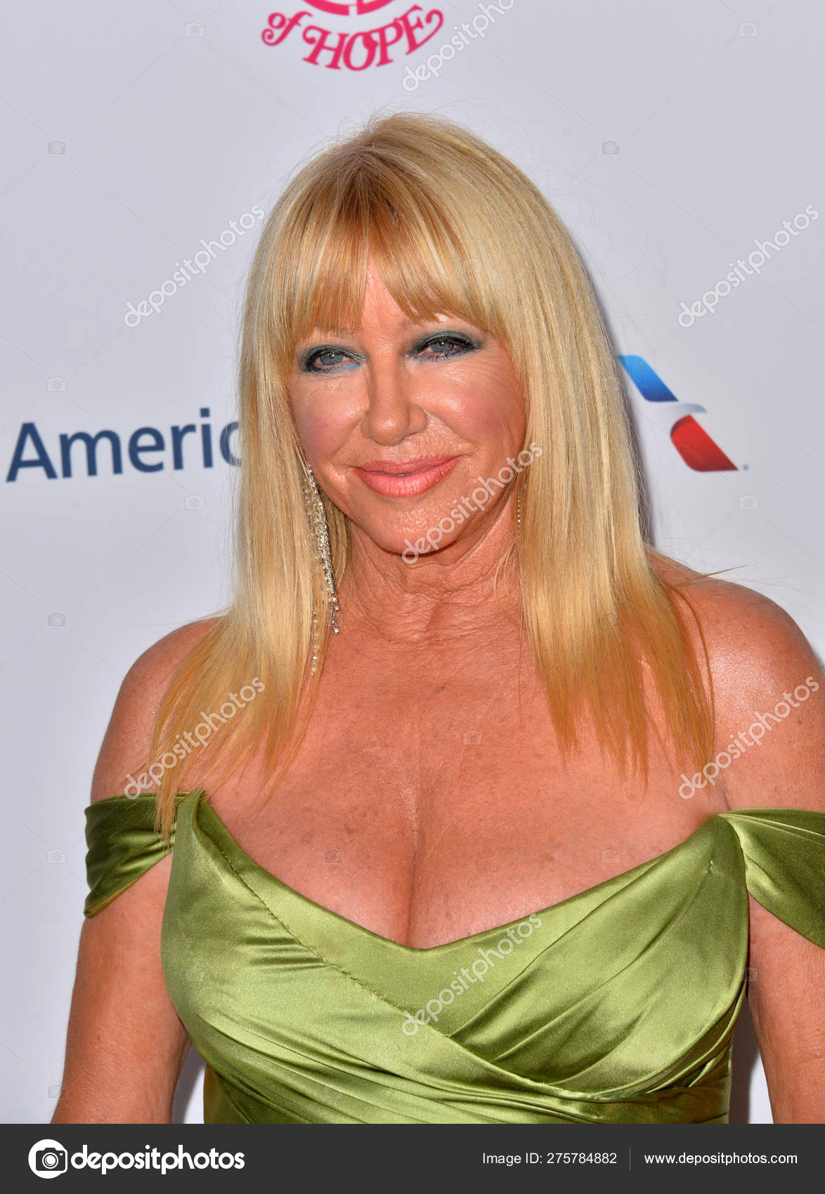 Suzanne Somers Cleavage