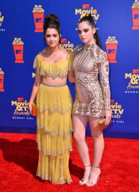 Laura Marano & Vanessa Marano