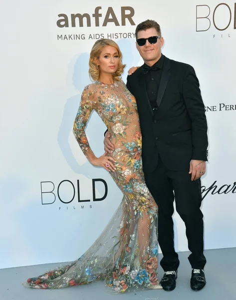 Paris Hilton & Chris Zylka — Foto de Stock