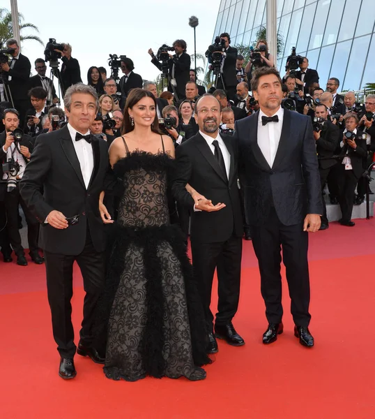 Ricardo Darin, Penelope Cruz, Asghar Farhadi et Javier Bardem — Photo