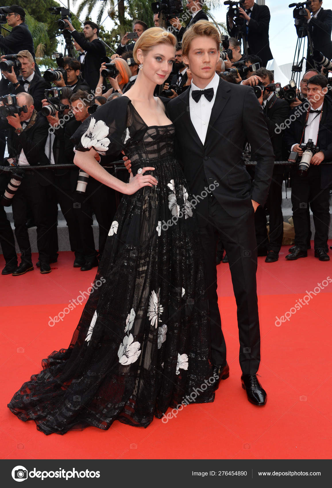 Elizabeth Debicki Joe Alwyn Stock Editorial Photo C Featureflash 276454890 [ 1700 x 1156 Pixel ]