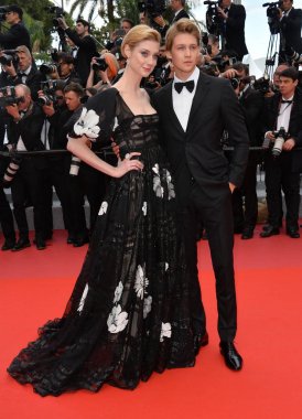 Elizabeth Debicki & Joe Alwyn