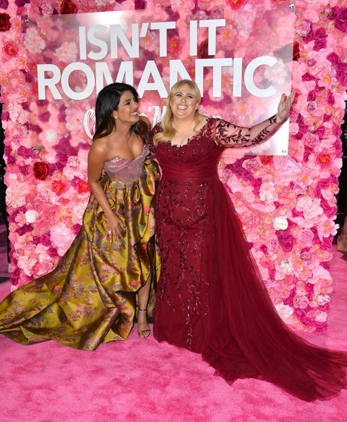 Priyanka Chopra & Rebel Wilson — Stock Photo, Image