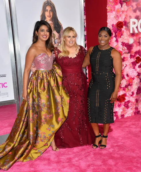 Priyanka Chopra , Rebel Wilson & Ester Dean — Stock Photo, Image