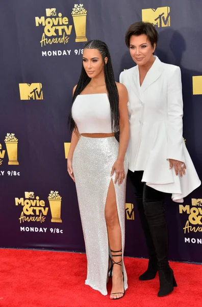 Kim Kardashian West & Kris Jenner — Zdjęcie stockowe
