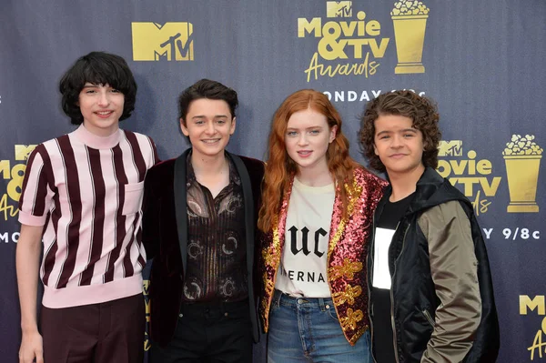 Fremdes Sterne finn wolfhard, noah schnapp, sadie sink & gaten matarazzo — Stockfoto