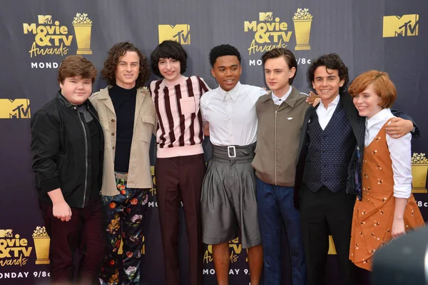 Jeremy ray taylor, wyatt oleff, finn wolfhard, selected jacobs, jaeden lieberher, jack dylan grazer & sophia lillis — Stockfoto