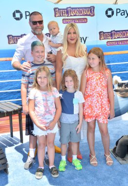Tori Spelling, Dean Mcdermott & Aile