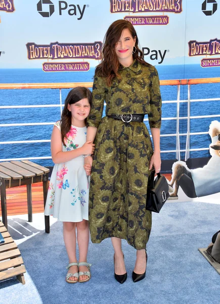 Kathryn Hahn & Mae Sandler