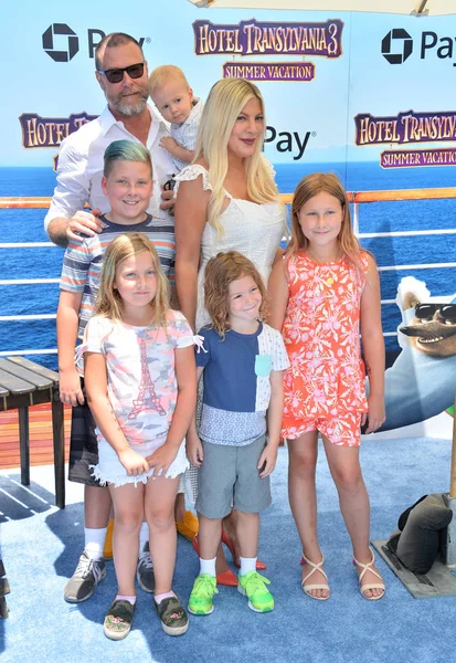 Tori Spelling, Dean Mcdermott & Aile