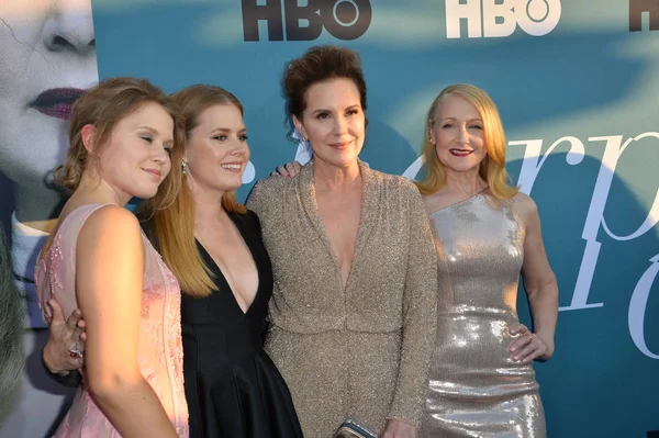 Eliza Scanlen, Amy Adams, Elizabeth Perkins y Patricia Clarkson — Foto de Stock