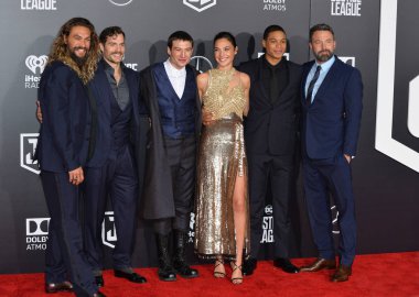 Jason Momoa, Henry Cavill, Ezra Miller, Gal Gadot, Ray Fisher, B