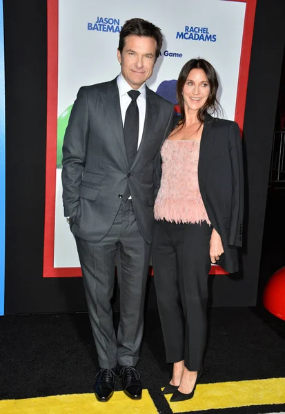 Jason Bateman y Amanda Anka —  Fotos de Stock