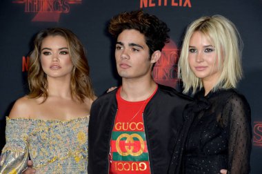 Paris Berelc, Emery Kelly & Isabel Mayıs